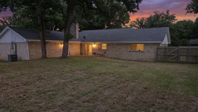 7449 Monterrey Drive, Fort Worth, TX 76112