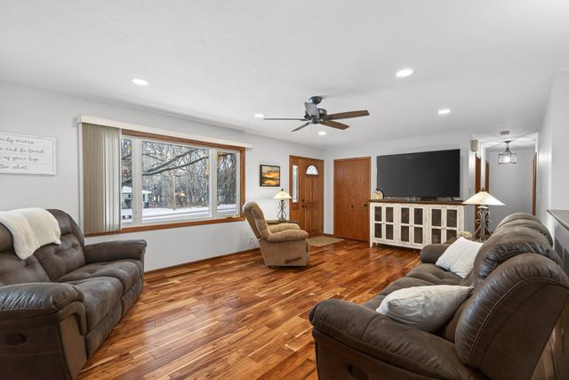 1360 County Road C E, Maplewood, MN 55109