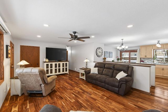 1360 County Road C E, Maplewood, MN 55109