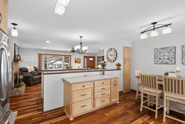 1360 County Road C E, Maplewood, MN 55109