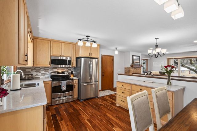 1360 County Road C E, Maplewood, MN 55109