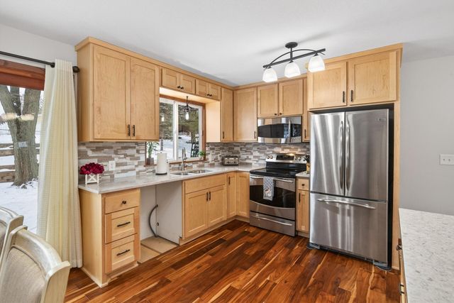 1360 County Road C E, Maplewood, MN 55109