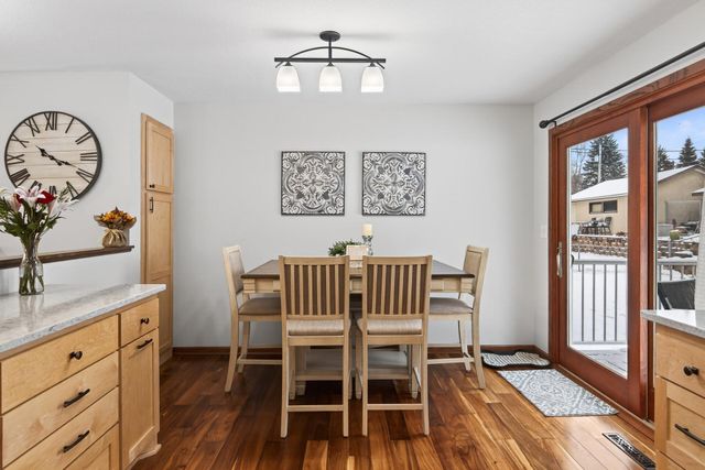 1360 County Road C E, Maplewood, MN 55109