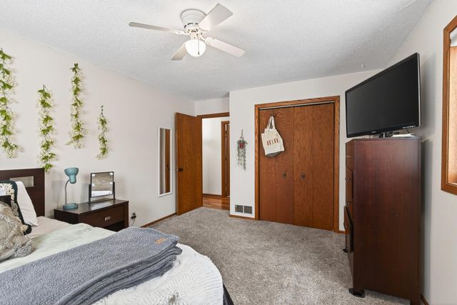 1360 County Road C E, Maplewood, MN 55109