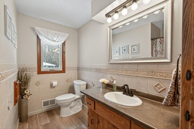 1360 County Road C E, Maplewood, MN 55109