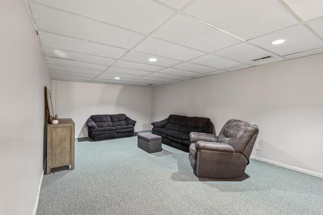 1360 County Road C E, Maplewood, MN 55109