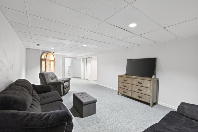 1360 County Road C E, Maplewood, MN 55109