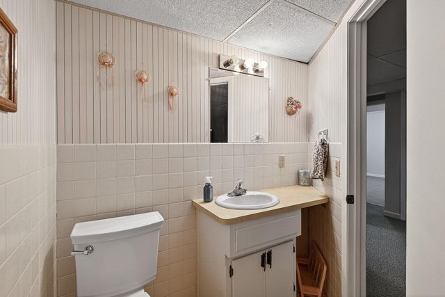 1360 County Road C E, Maplewood, MN 55109