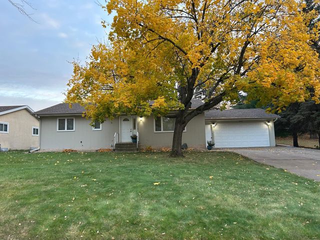 1360 County Road C E, Maplewood, MN 55109