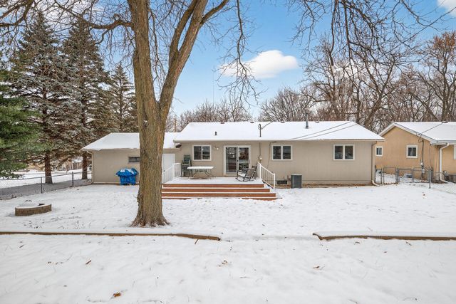 1360 County Road C E, Maplewood, MN 55109