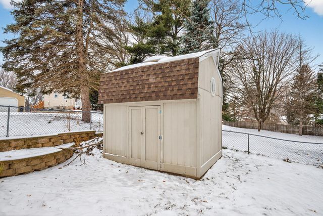 1360 County Road C E, Maplewood, MN 55109