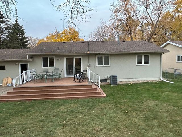 1360 County Road C E, Maplewood, MN 55109