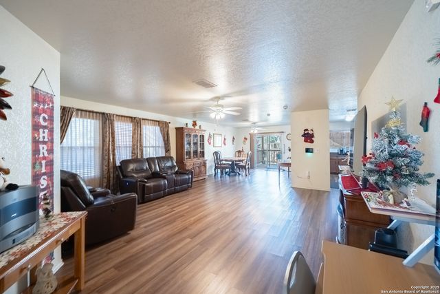 5903 Iris Isle, San Antonio, TX 78218