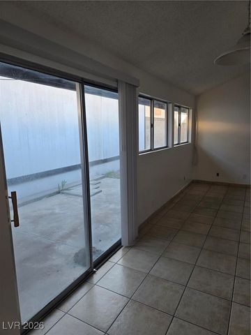 2320 El Molino Circle, Las Vegas, NV 89108