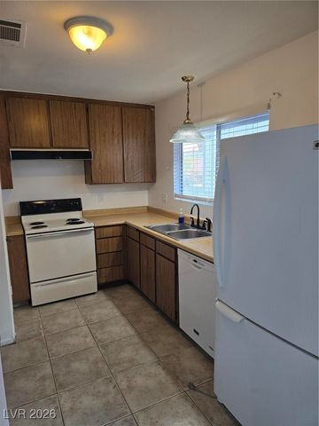 2320 El Molino Circle, Las Vegas, NV 89108