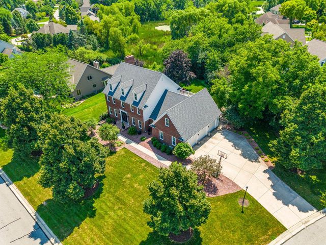 13085 W Woodfield LANE, New Berlin, WI 53151
