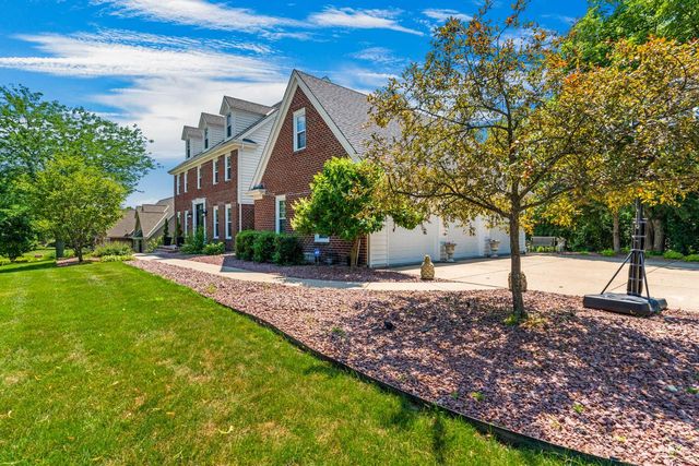 13085 W Woodfield LANE, New Berlin, WI 53151