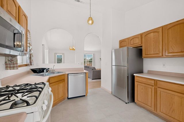 53 Juniper Avenue, Los Lunas, NM 87031