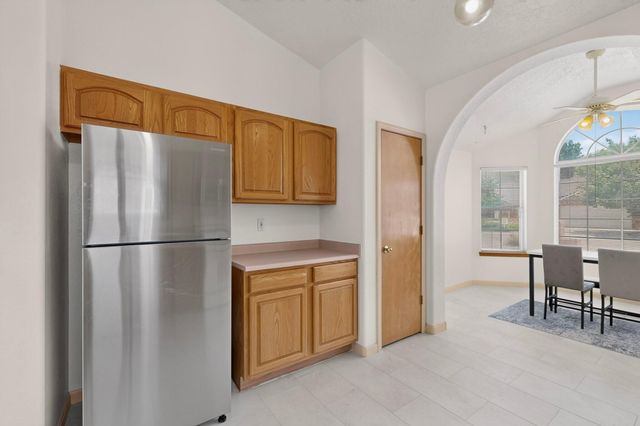 53 Juniper Avenue, Los Lunas, NM 87031