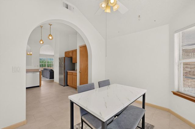 53 Juniper Avenue, Los Lunas, NM 87031