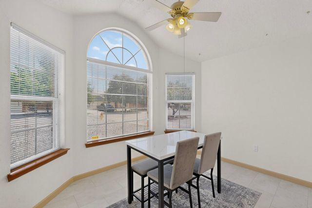 53 Juniper Avenue, Los Lunas, NM 87031