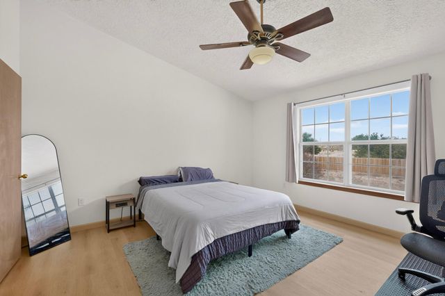 53 Juniper Avenue, Los Lunas, NM 87031