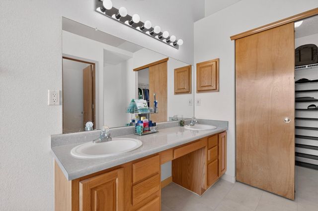 53 Juniper Avenue, Los Lunas, NM 87031