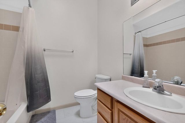 53 Juniper Avenue, Los Lunas, NM 87031