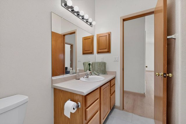 53 Juniper Avenue, Los Lunas, NM 87031