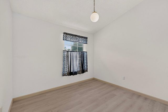 53 Juniper Avenue, Los Lunas, NM 87031