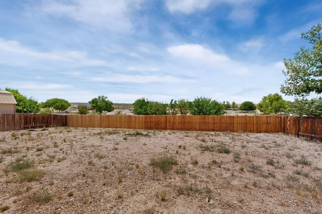 53 Juniper Avenue, Los Lunas, NM 87031