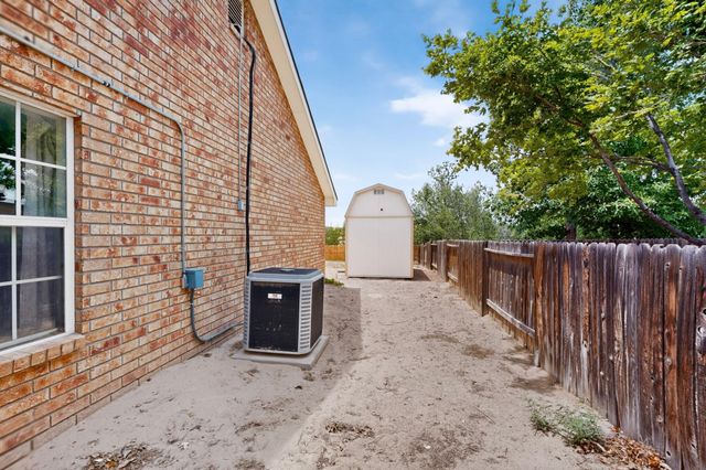 53 Juniper Avenue, Los Lunas, NM 87031