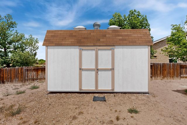 53 Juniper Avenue, Los Lunas, NM 87031