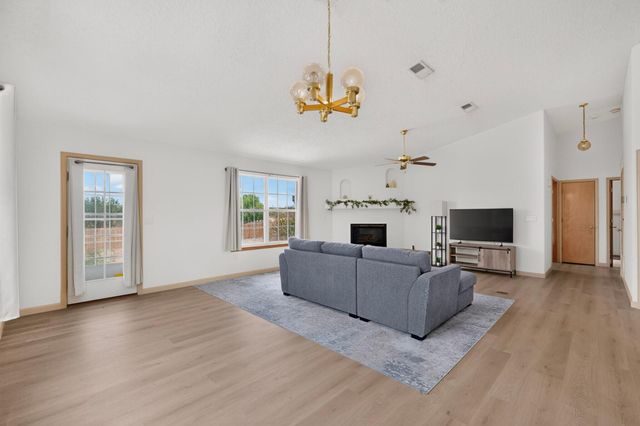 53 Juniper Avenue, Los Lunas, NM 87031