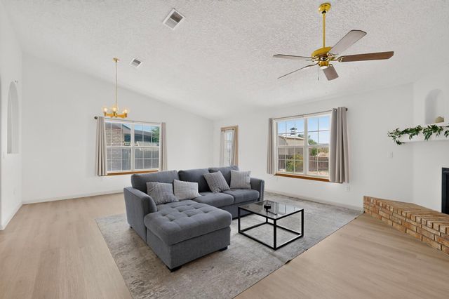 53 Juniper Avenue, Los Lunas, NM 87031