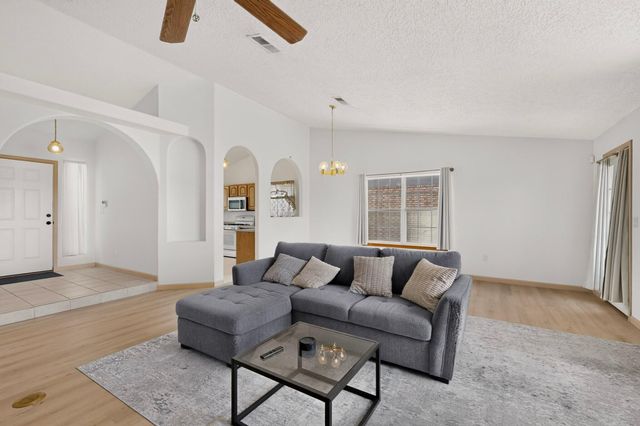 53 Juniper Avenue, Los Lunas, NM 87031