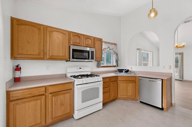 53 Juniper Avenue, Los Lunas, NM 87031