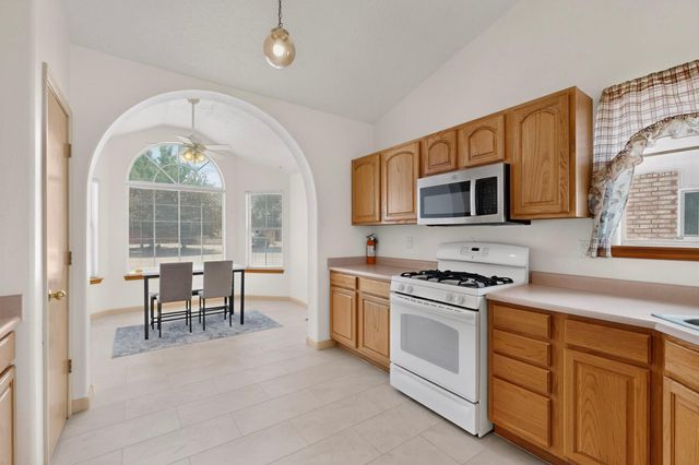 53 Juniper Avenue, Los Lunas, NM 87031
