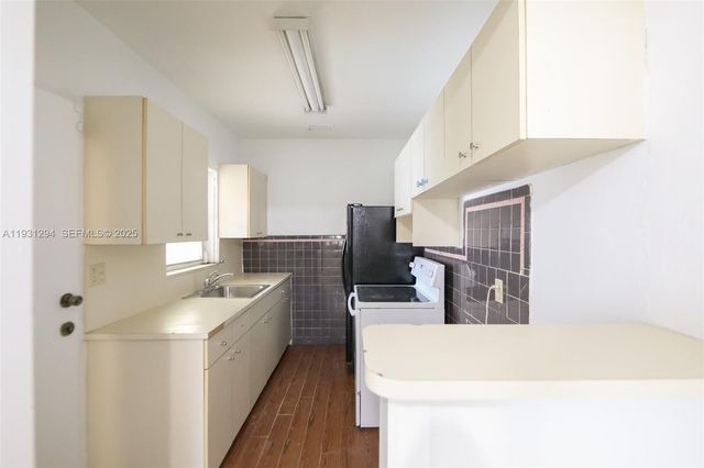 2063 NE 173rd St, North Miami Beach, FL 33162