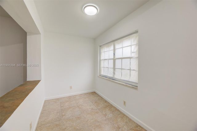 2063 NE 173rd St, North Miami Beach, FL 33162