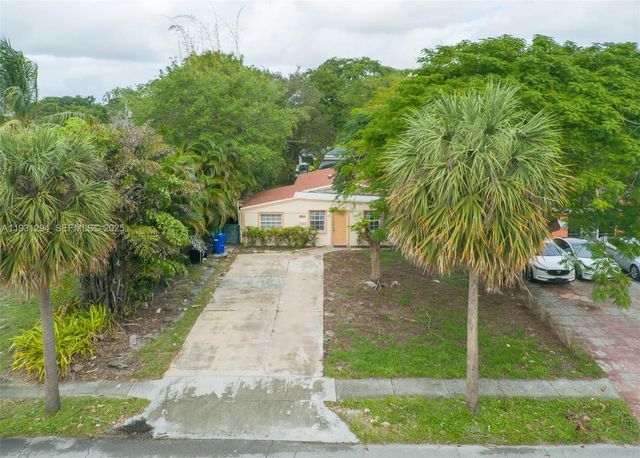 2063 NE 173rd St, North Miami Beach, FL 33162