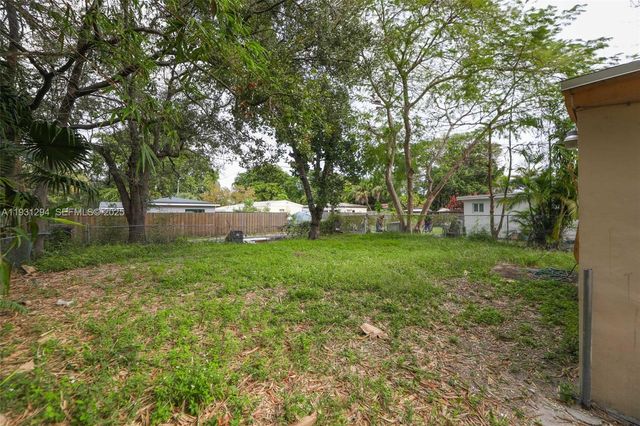 2063 NE 173rd St, North Miami Beach, FL 33162