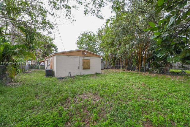 2063 NE 173rd St, North Miami Beach, FL 33162