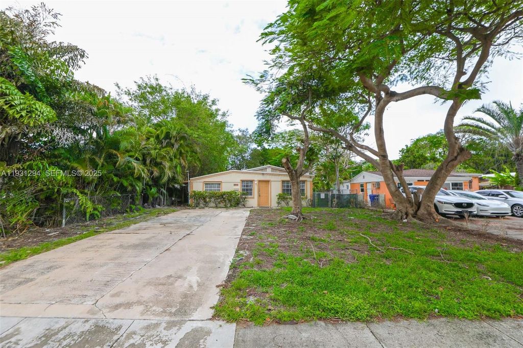 2063 NE 173rd St, North Miami Beach, FL 33162