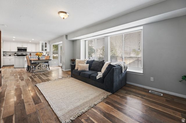 7975 S PALLADIUM DR, West Jordan, UT 84088