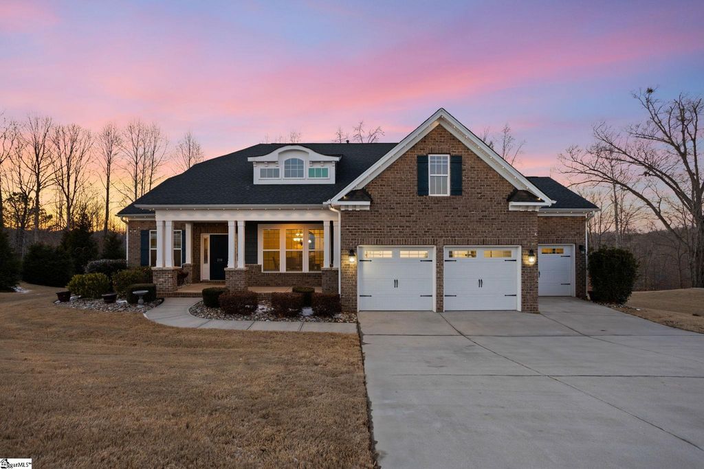 216 Scotts Bluff Drive, Simpsonville, SC 29681