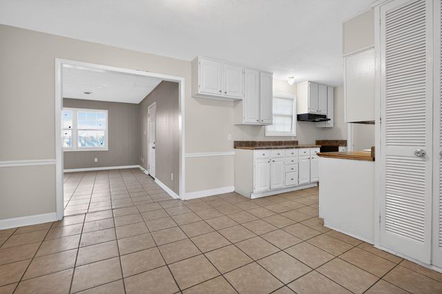 4828 KNIGHT ARNOLD RD, Memphis, TN 38118