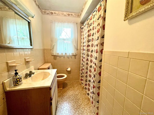 21 Harmony Road, Spring Valley, NY 10977