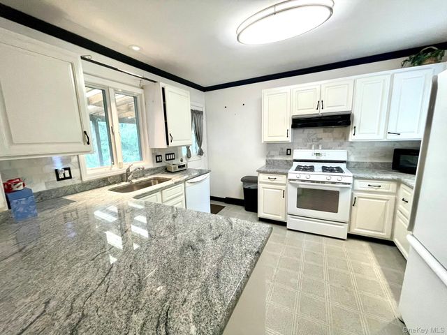 21 Harmony Road, Spring Valley, NY 10977
