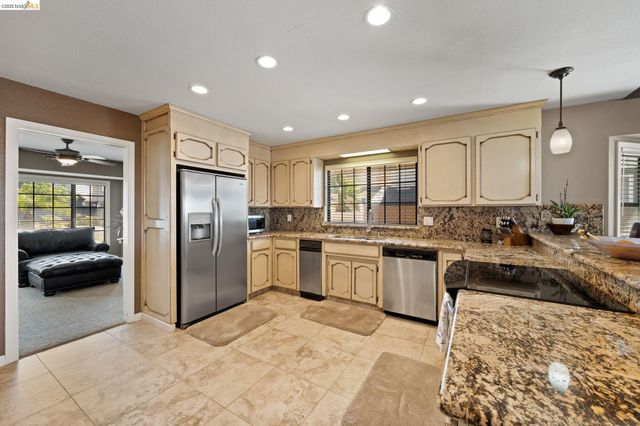 5621 Starboard Dr, Discovery Bay, CA 94505